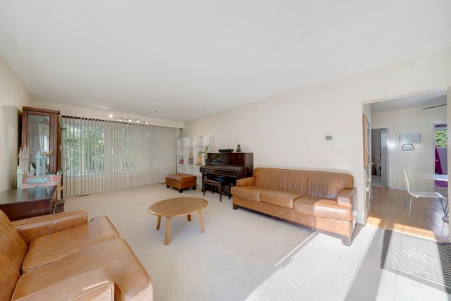 3) Living Room (2)