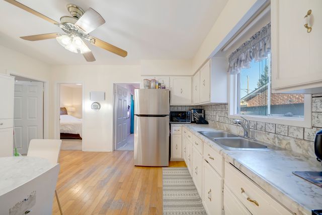 4) Dining & Kitchen (4)
