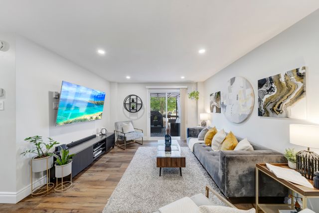 4) Living Room (1)