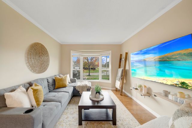 3) Living Room (1)