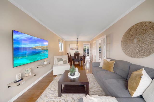 3) Living Room (3)