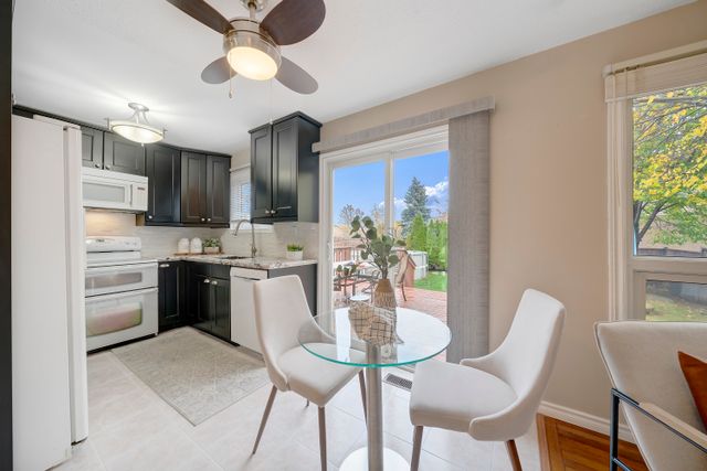 5) Breakfast Nook