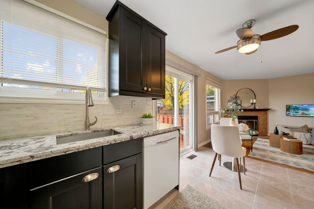 6) Kitchen (2)