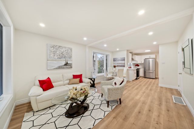 2) Living Room (1)