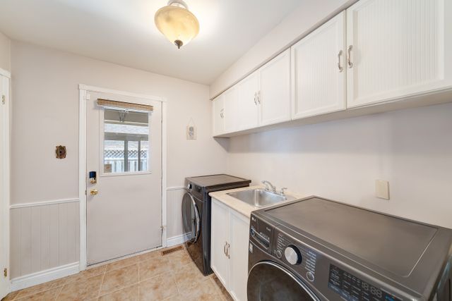 3) Laundry & Bathroom (2)