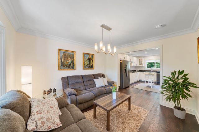 5) Living Room (1)