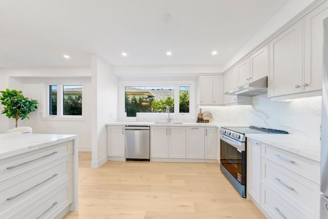 4) Kitchen (3)