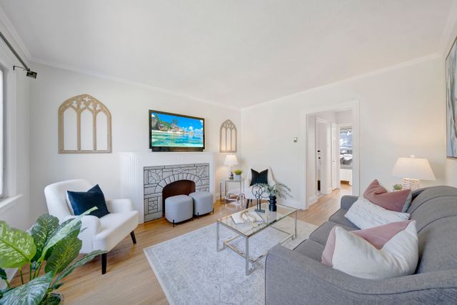 3) Living Room (1)