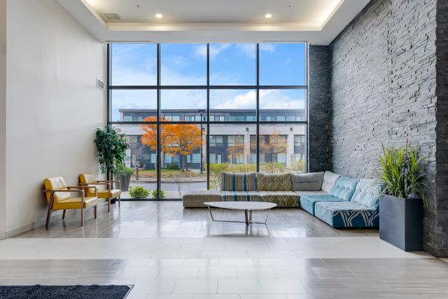 2) Lobby (2)