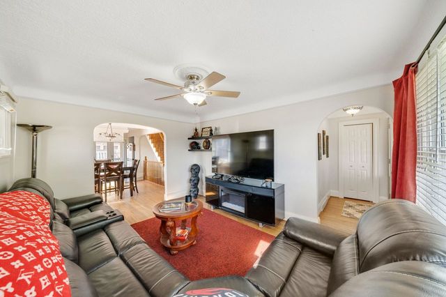 3) Livingroom (1)