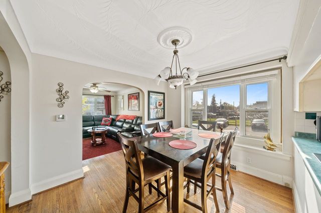 4) Dining Area (3)