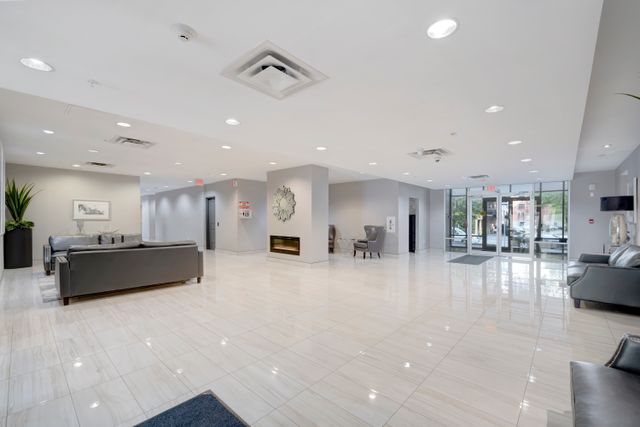 2) Entry Amenities (2)