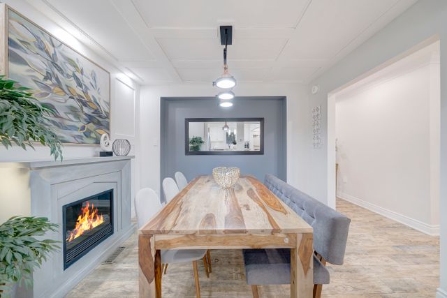 2) Dining Area (1)