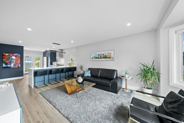 2) Enterance & Living Room (2)