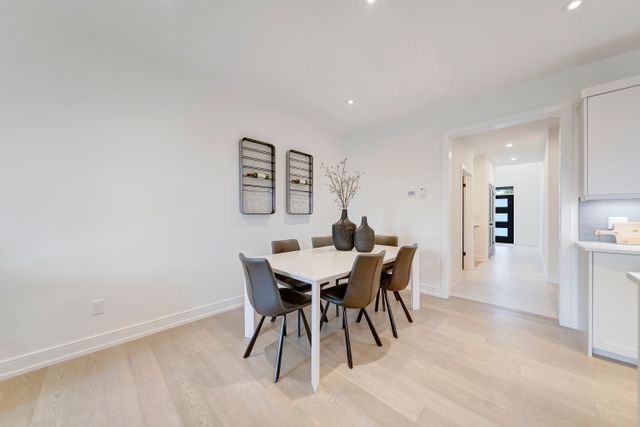 4) Dining Area (4)