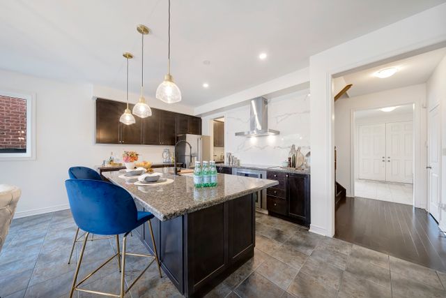 5) Kitchen (4)