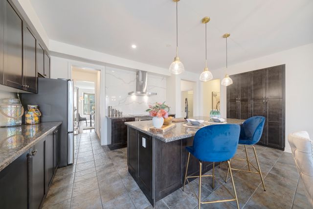 5) Kitchen (5)