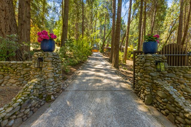 20400 Bellwood Ct, Foresthill, CA 95631-001