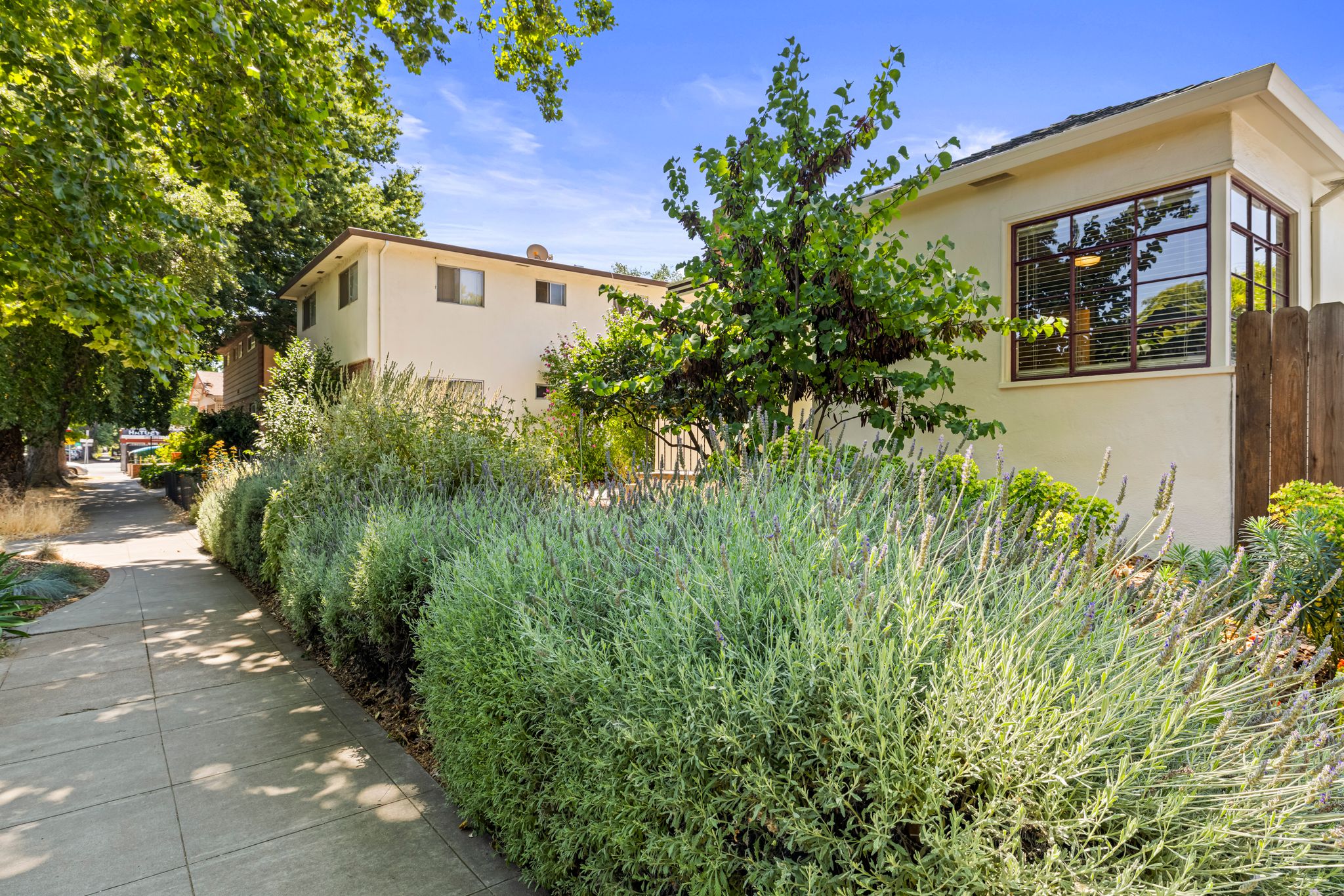 1504 V St, Sacramento, CA 95818, USA-003