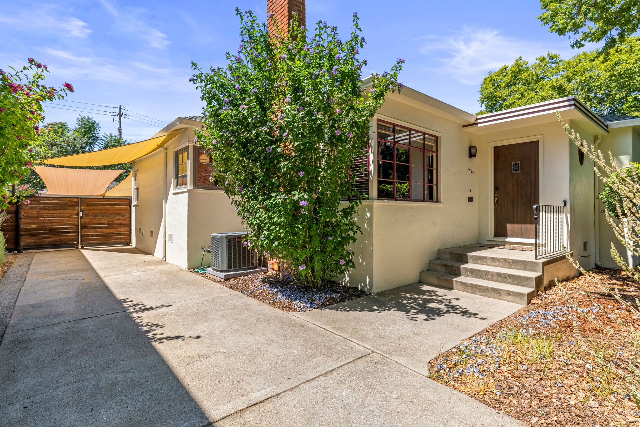 1504 V St, Sacramento, CA 95818, USA-005