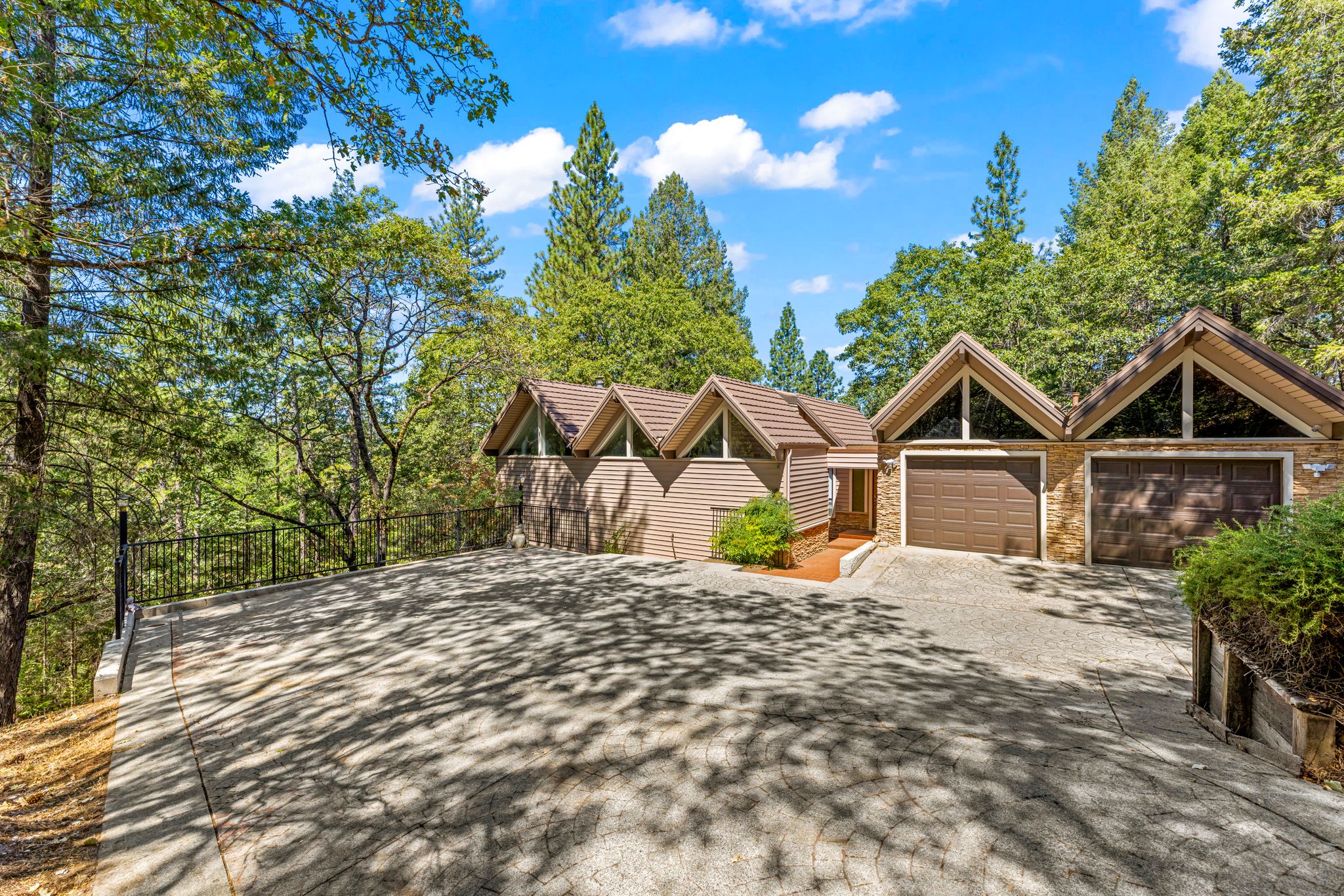 1942 Blue Bell Ct, Cool, CA 95614-002