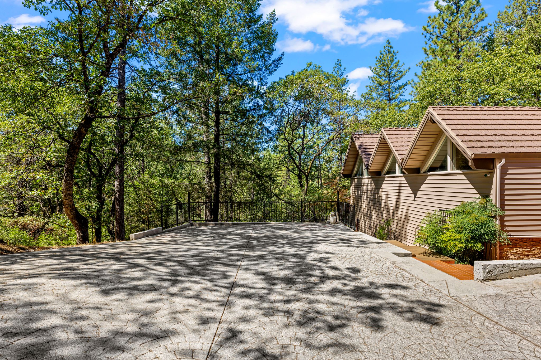 1942 Blue Bell Ct, Cool, CA 95614-006