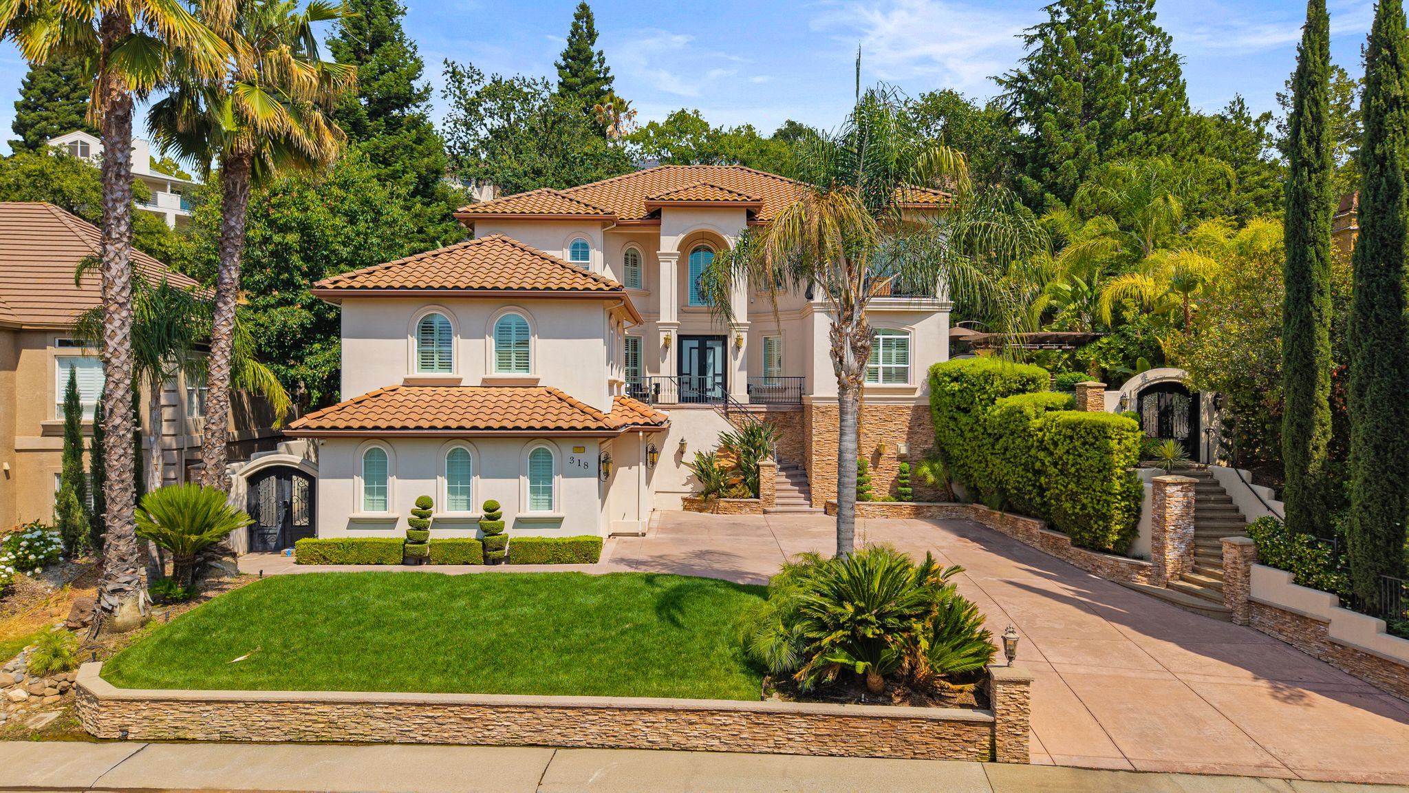 318 Canyon Falls Dr, Folsom, CA 95630-004