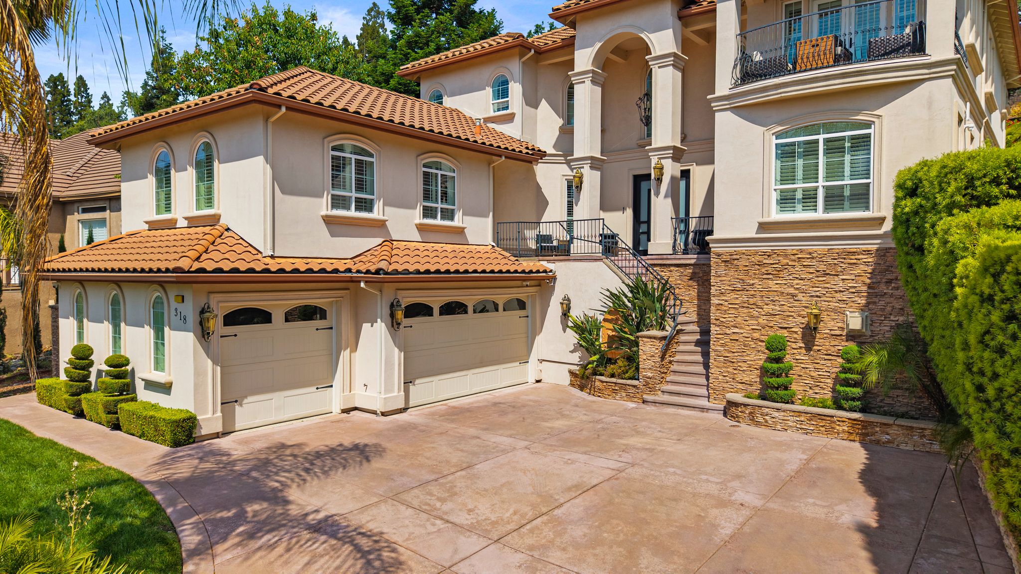 318 Canyon Falls Dr, Folsom, CA 95630-006