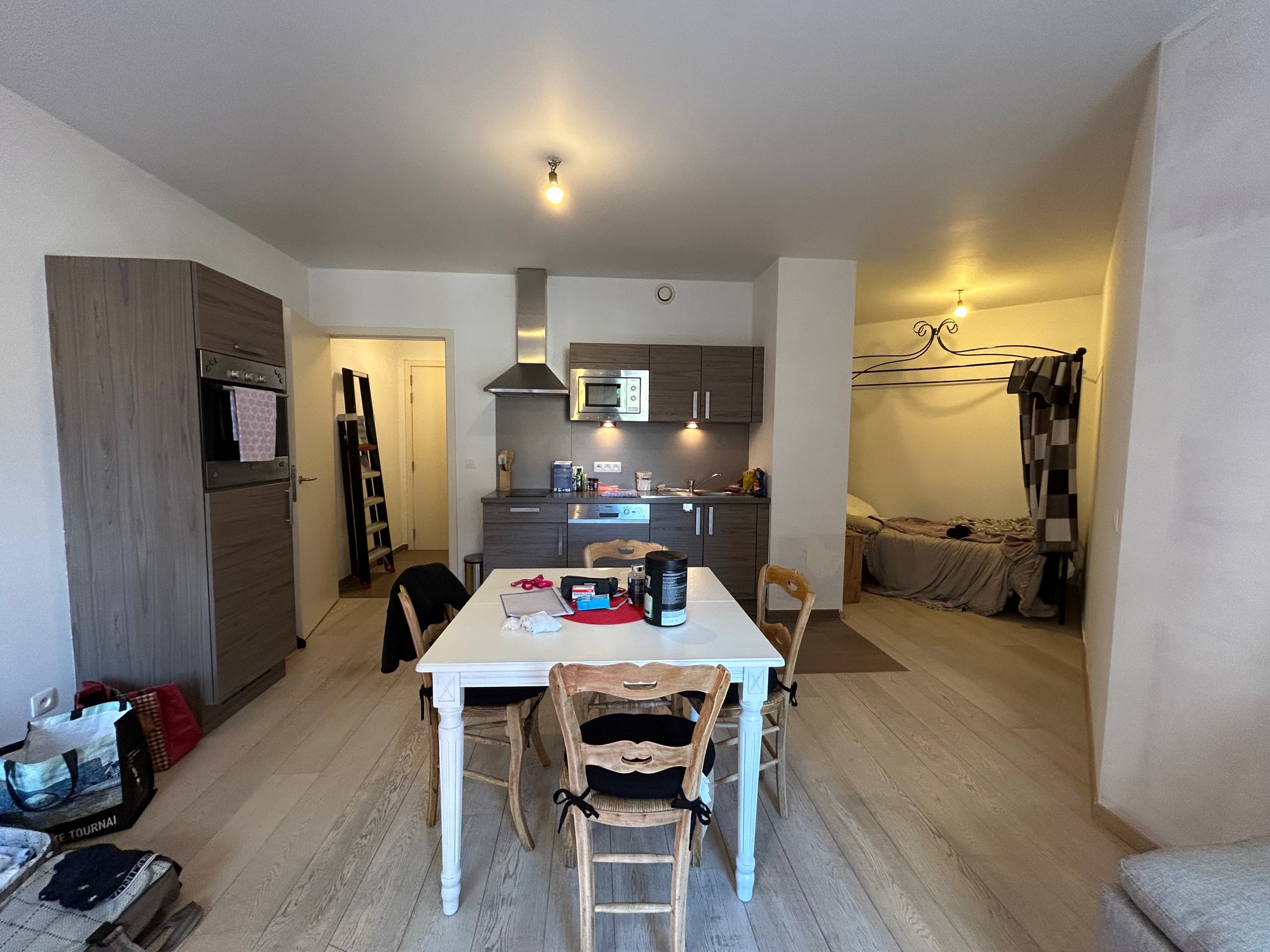 Grand studio dans le centre ville de LLN