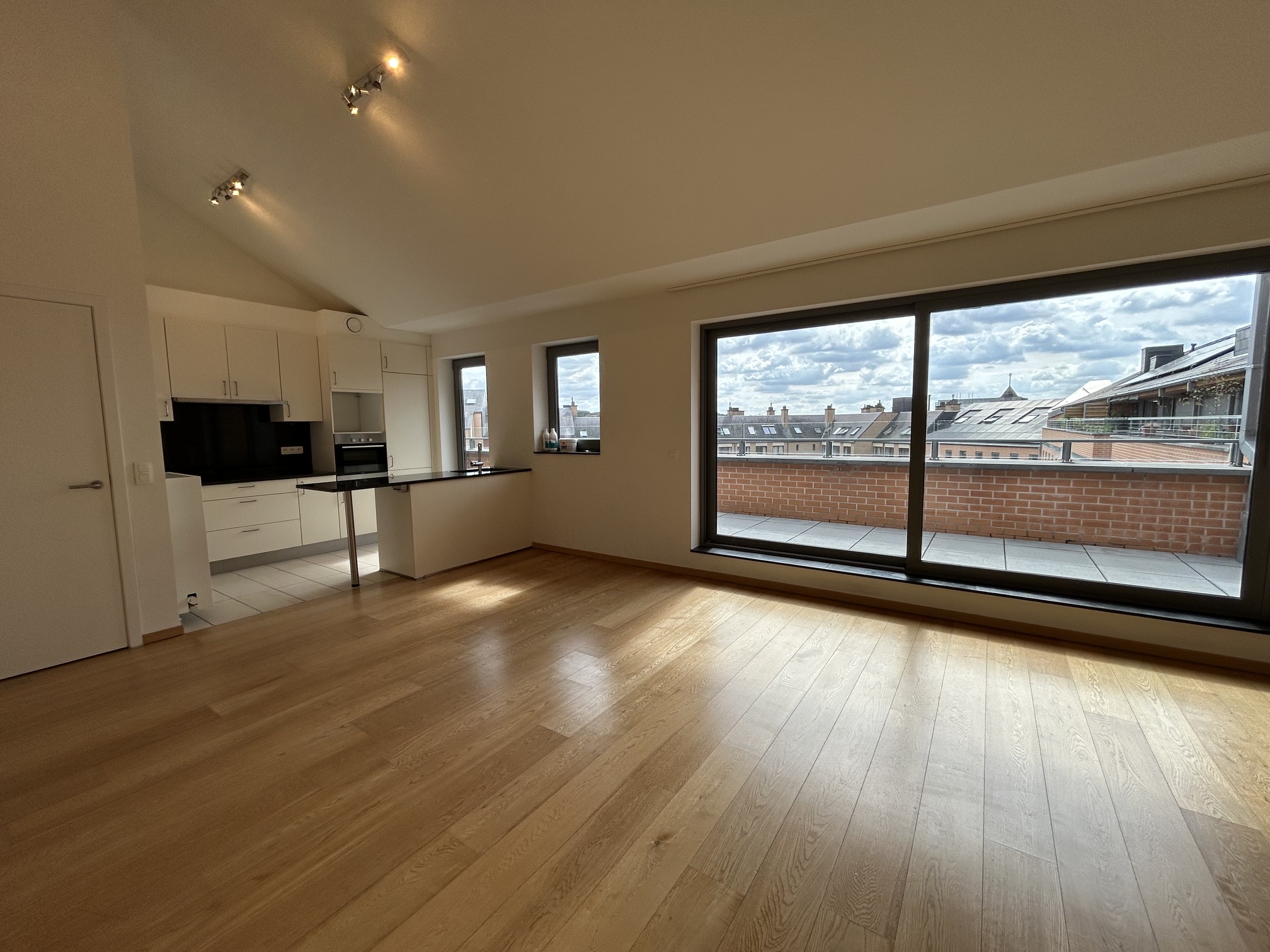 Superbe appartement 3 chambres au dernier étage- centre ville