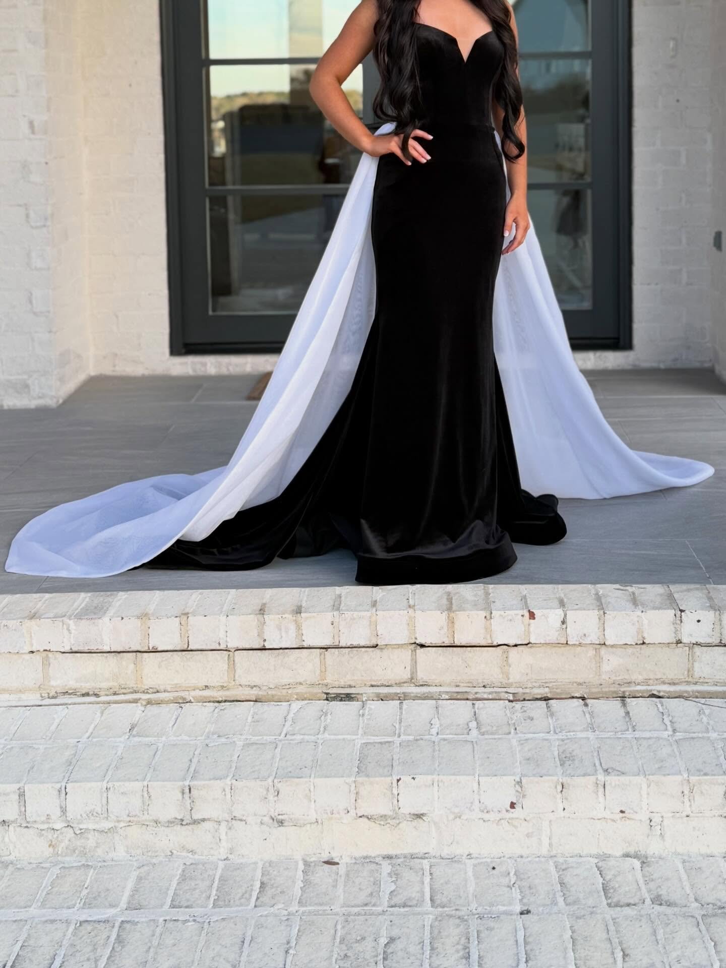 Unknown Black and White Prom/Pageant/Formal Dress