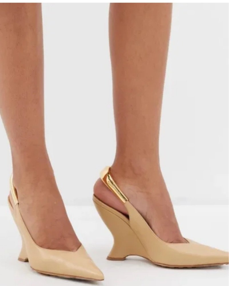 Nude Pumps