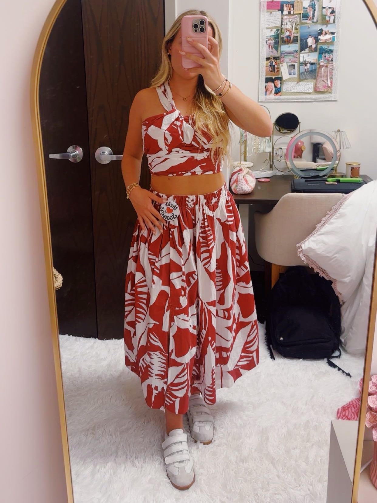 Red and white set