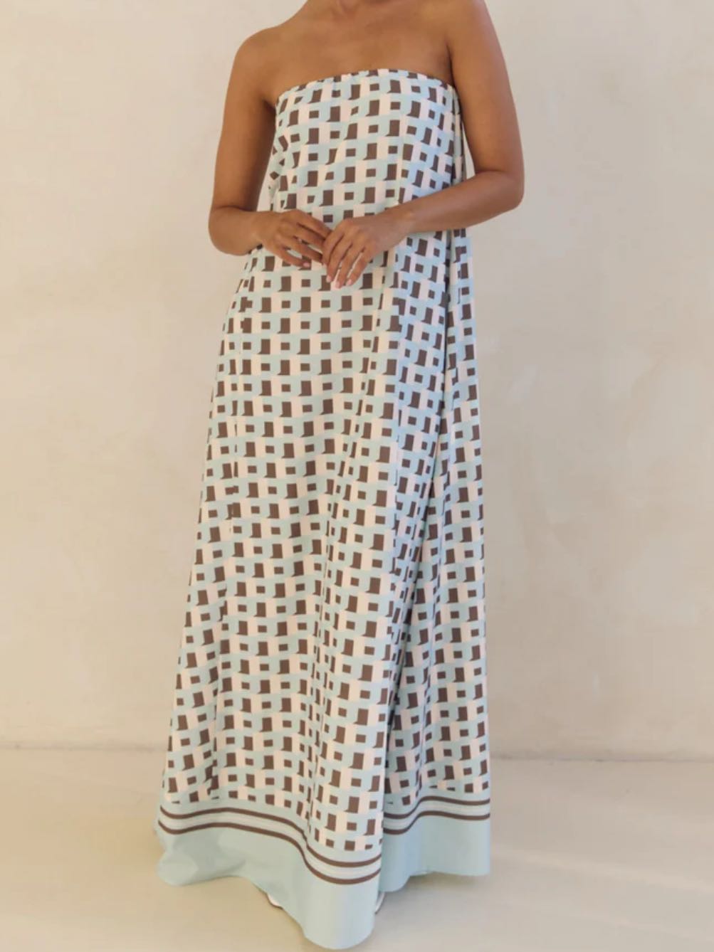 Maxi strapless cocktail attire