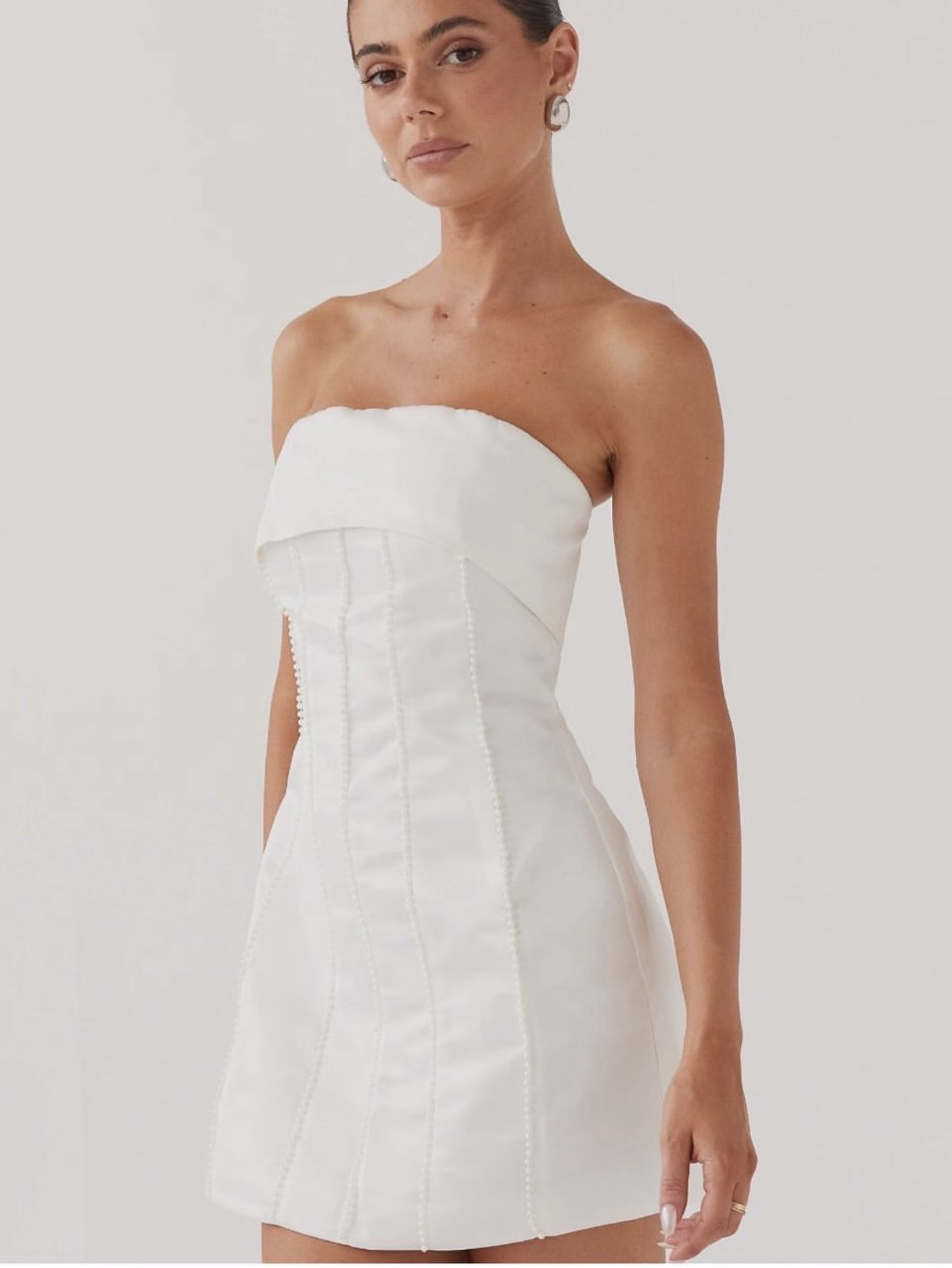 Mini white dress with pearls