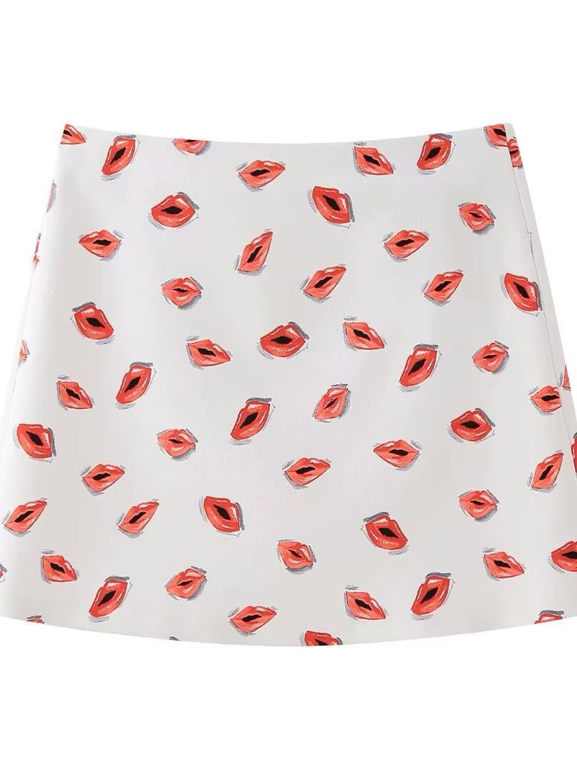 Lipstick skirt