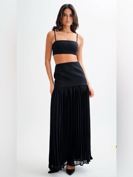 Meshki Jillian Black Pleated Maxi Skirt