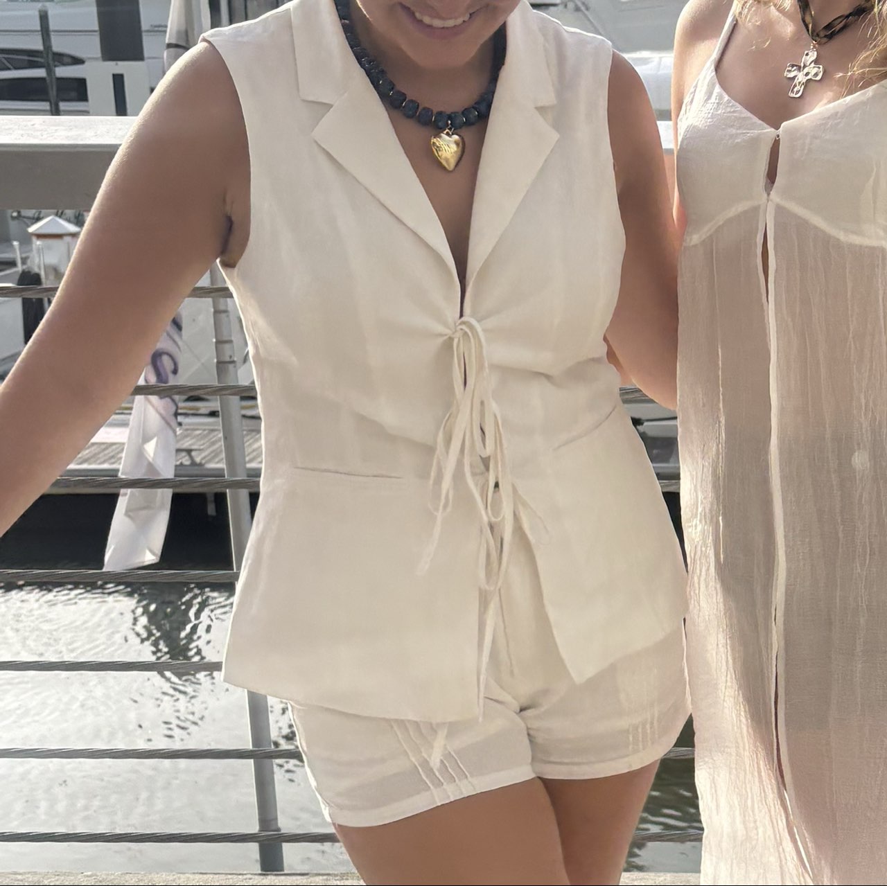 Shades White tie set