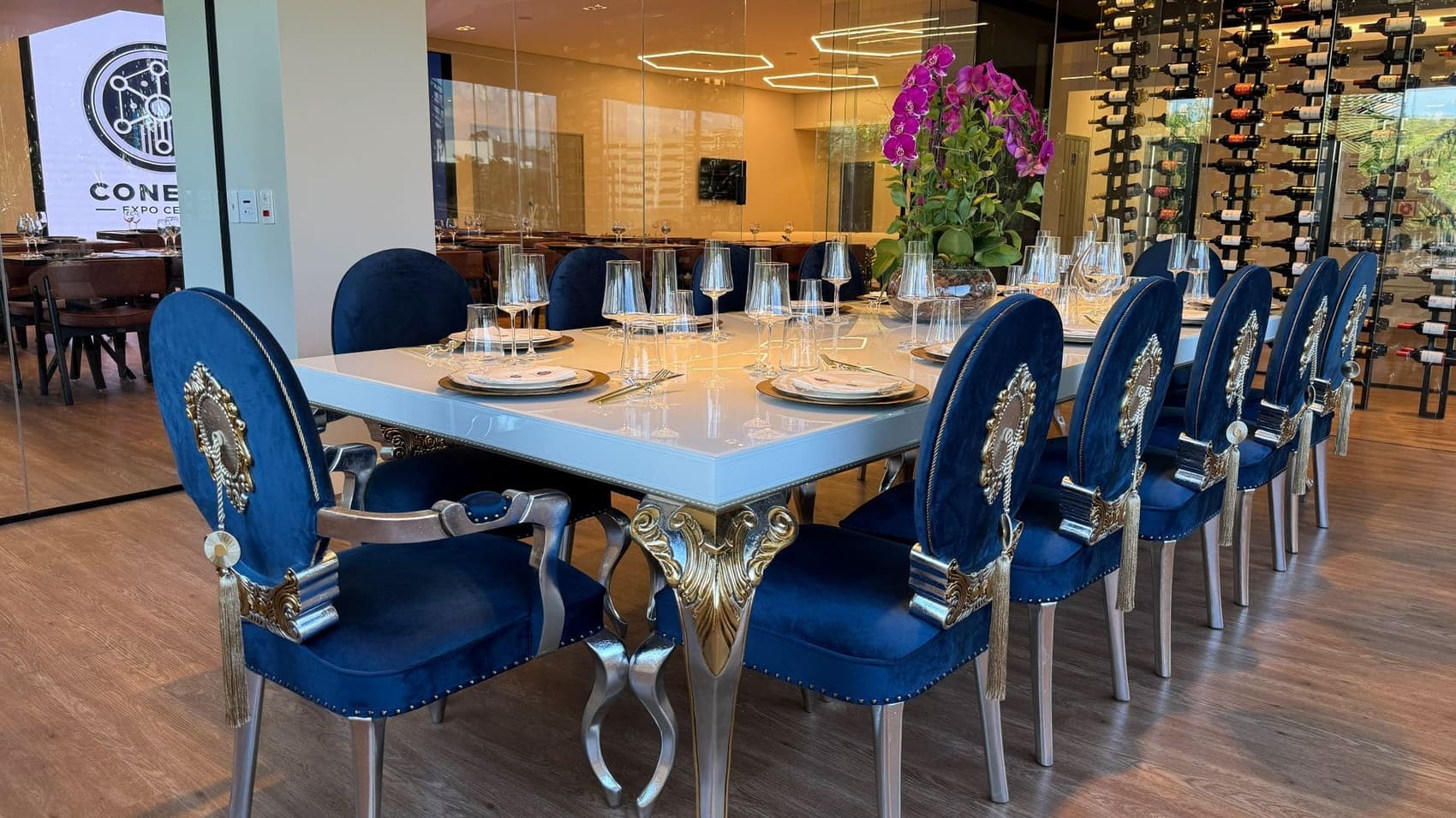 Mesa de jantar posta na Sala Majestic