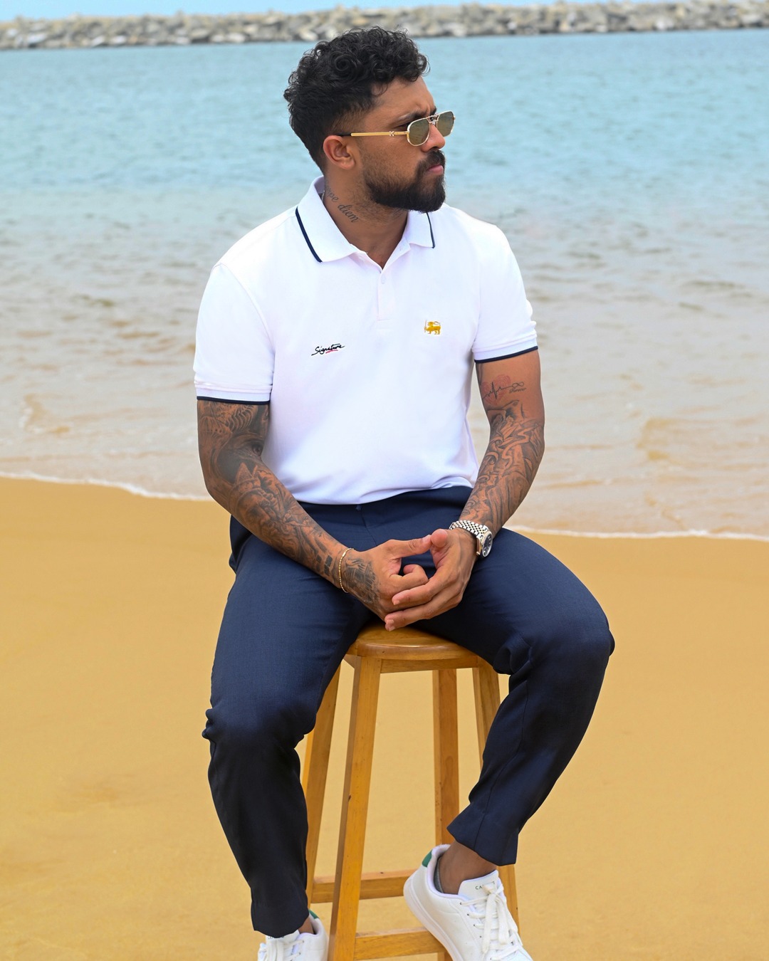 WHITE COLOR LION LOGO T- SHIRT