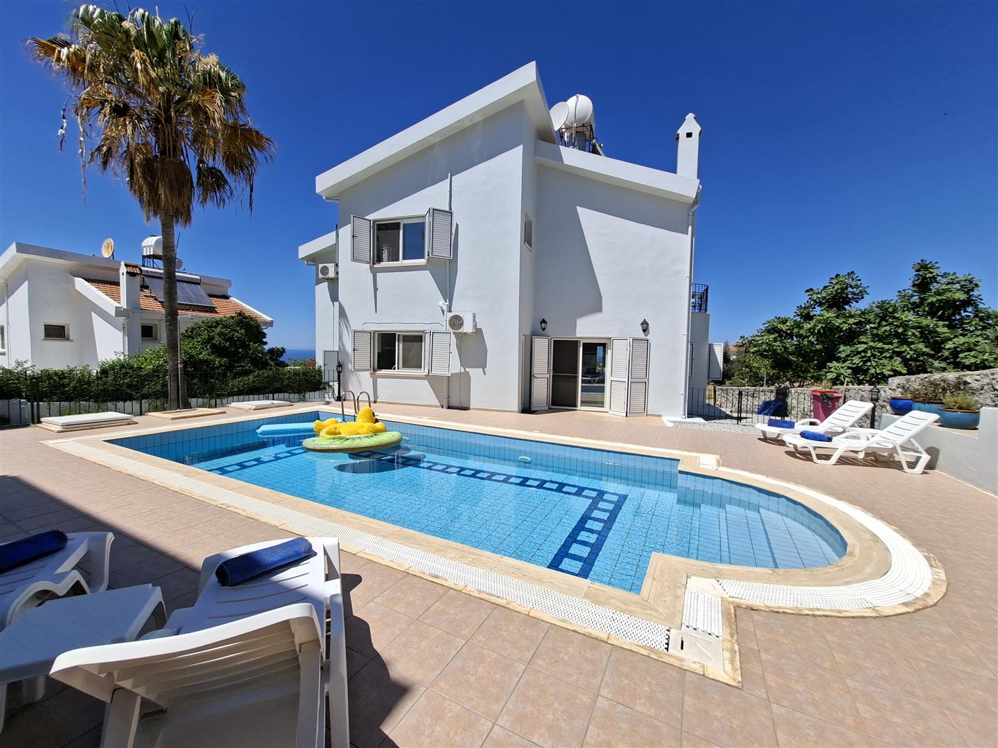 4 bedroom villa in esentepe