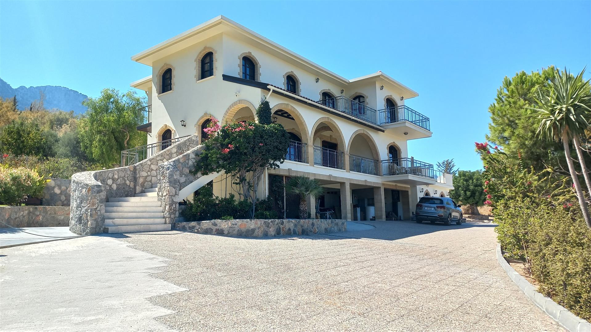5 bedroom villa in lapta