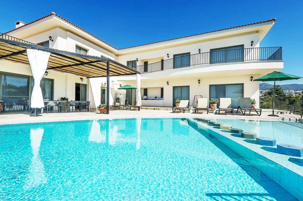 7 bedroom detached in esentepe