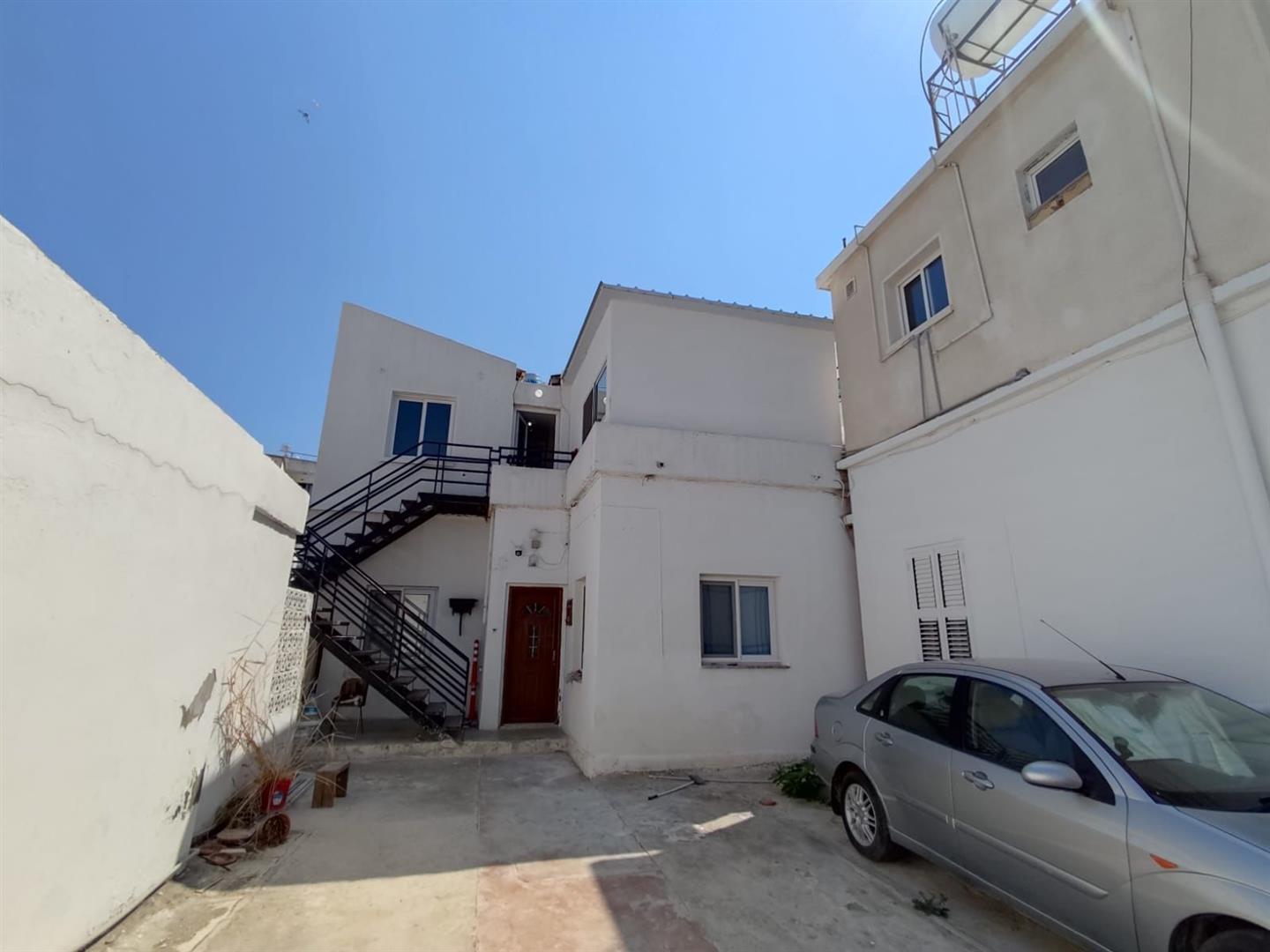 5 bedroom semi_detached in kyrenia
