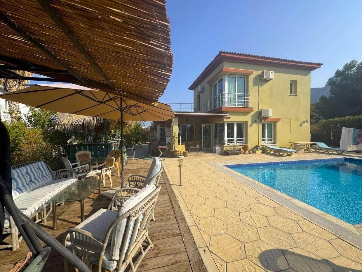 4 bedroom villa in karsiyaka