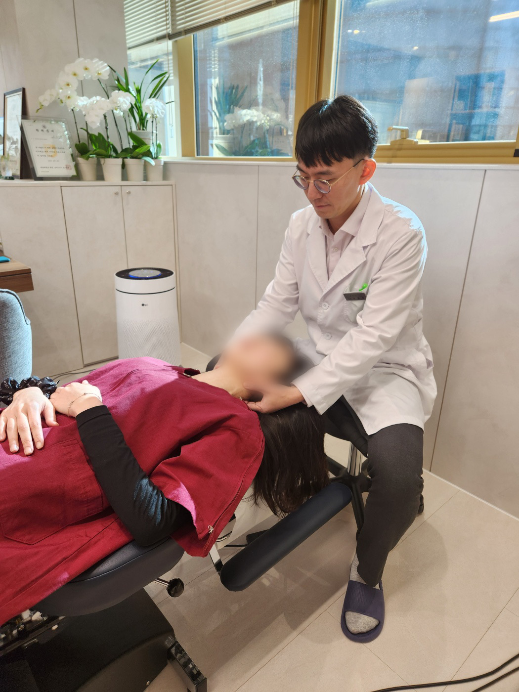 추나요법 시술 장면