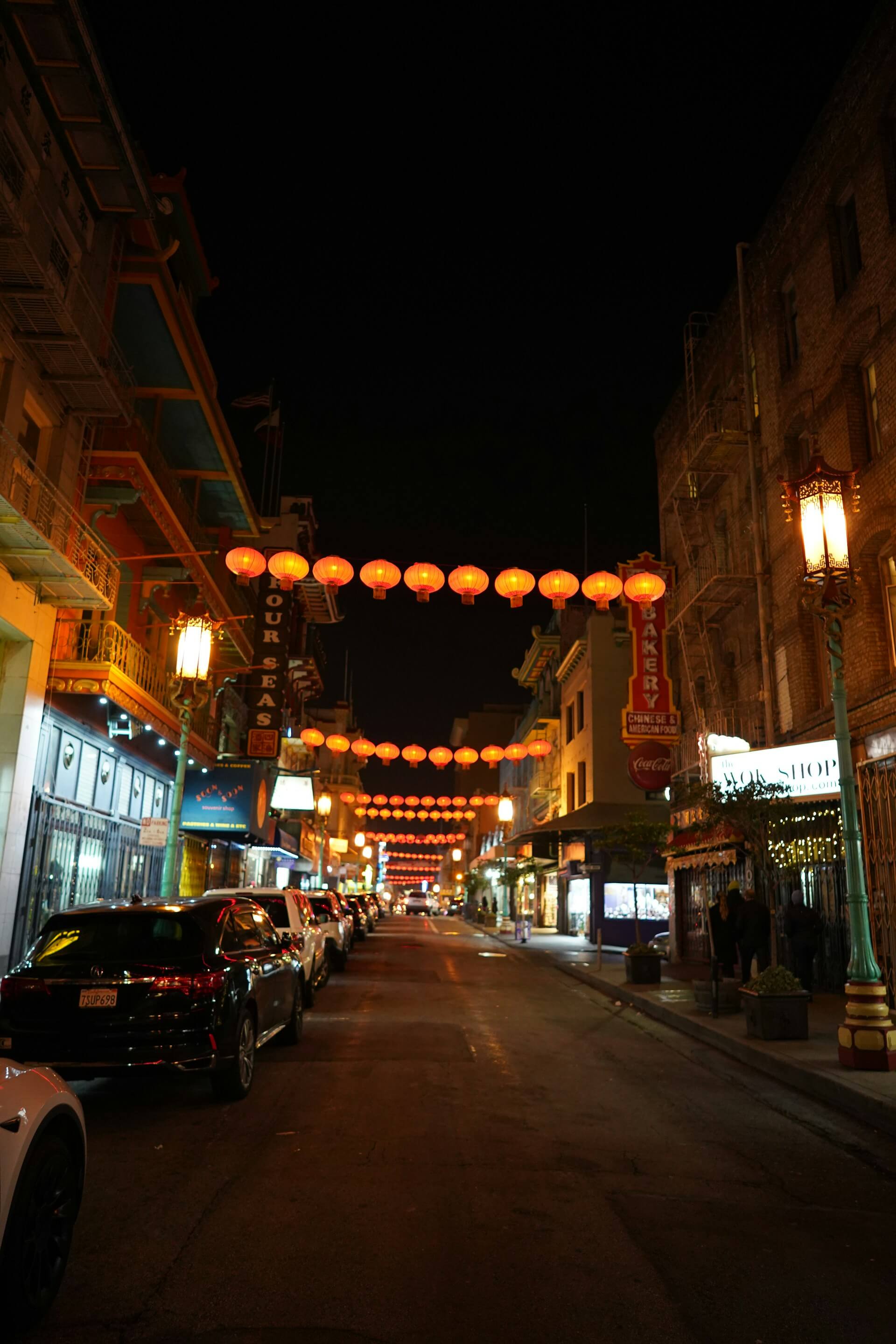 高雄夜晚的街頭,總有歲月靜好的角落。