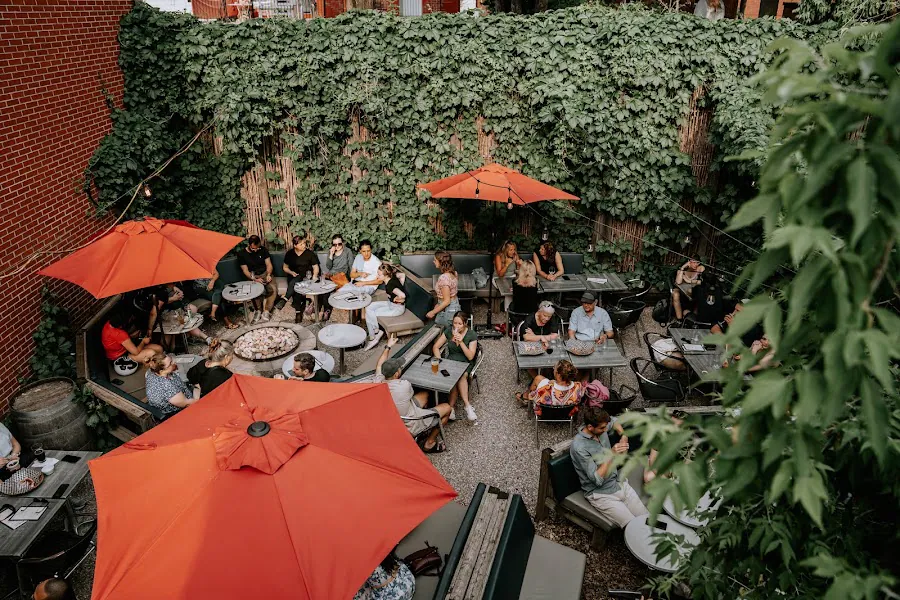 BENELUX - Brasserie Artisanale / Pub Wellington