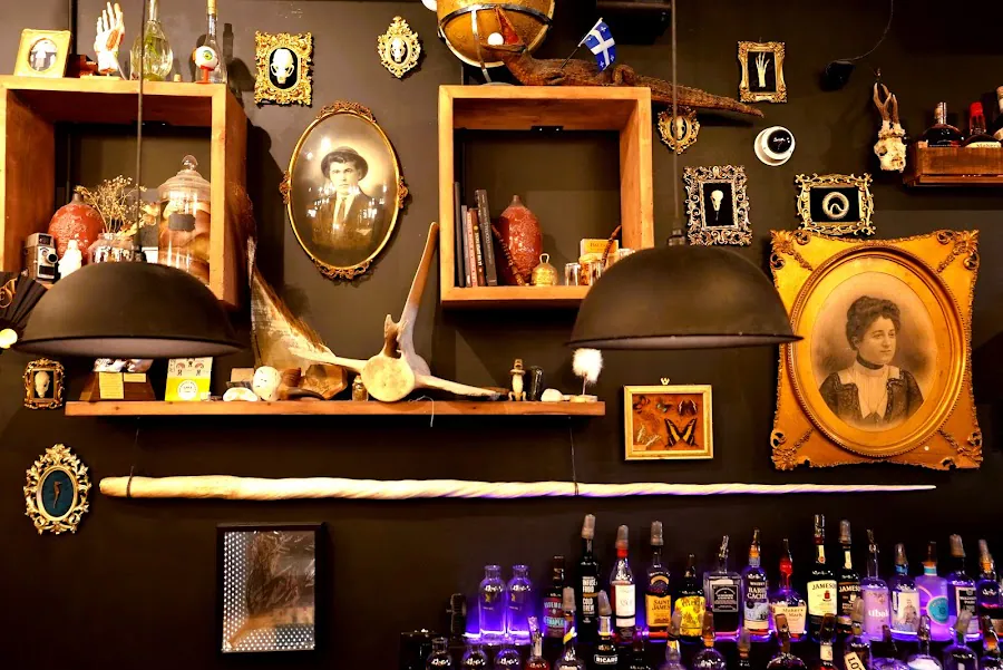 Chez Ernest - Comptoir de curiosités
