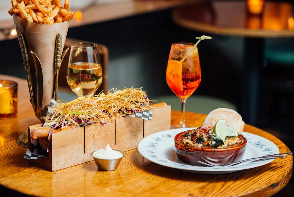 Happy-hour oysters at Le Majestique